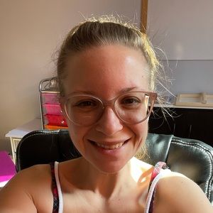 Meet your Posher, Caroline